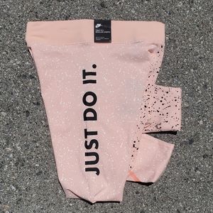 Nike Sportswear Leg-A-See High Rise Leggings